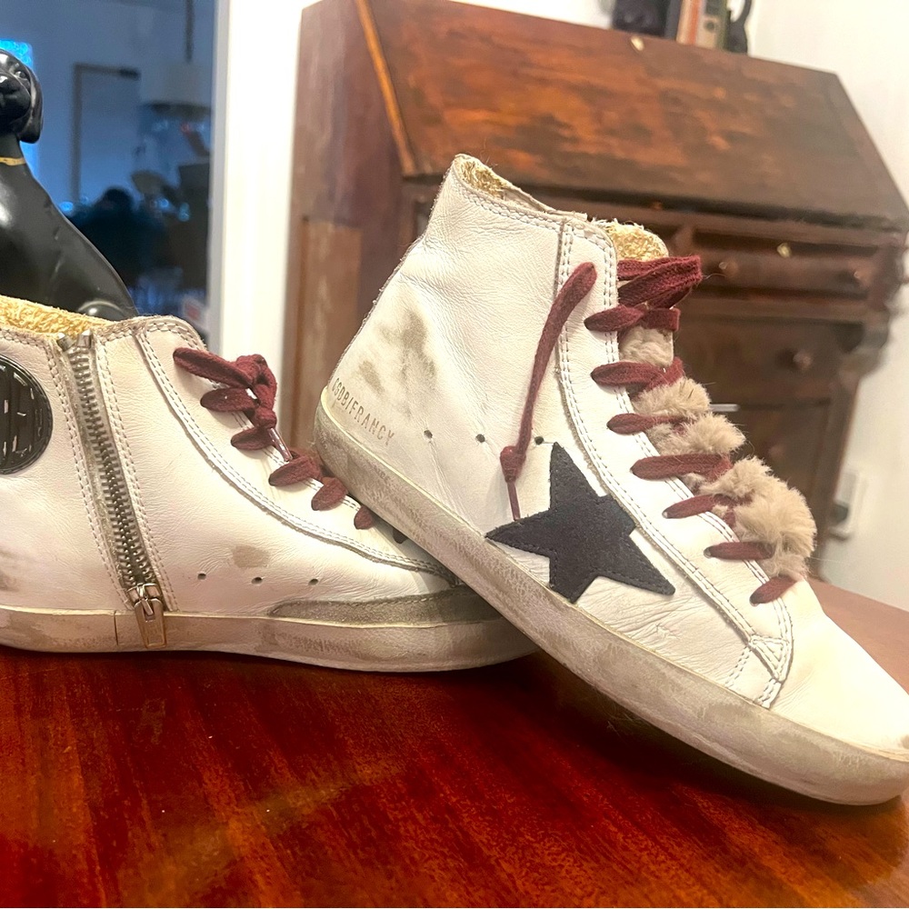Amazing golden goose hi-top with fur accents.
